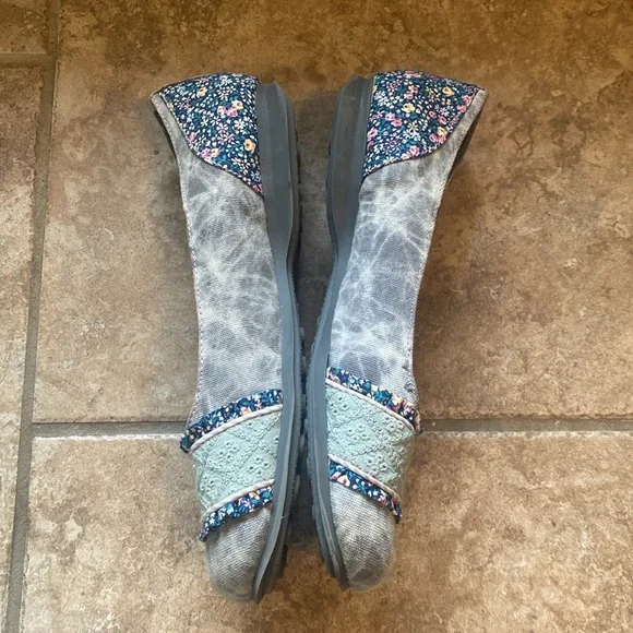 MUDD Bundle. Women's Cream and Gray Flats - Picture 8 of 16